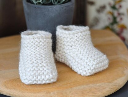 Baby booties made on sale with chunky yarn