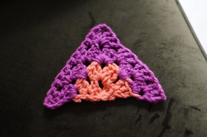 Half granny square crochet pattern