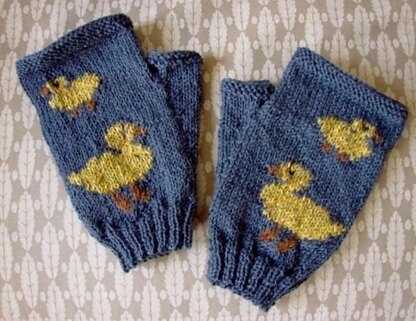 Duckling/Duck fingerless mitts/gloves