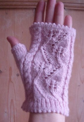 Tilting Leaf and Cable fingerless mitts/gloves