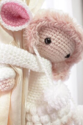 Amigurumi Lamb Girl Curtain TieBackgurumi Lamb Girl Curtain TieBack Pattern