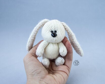 Mini bunny knitting flat