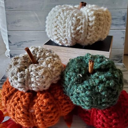 Gourdgeous knits pumpkins