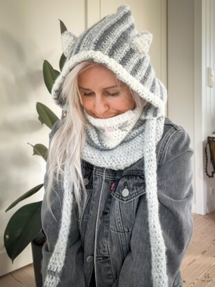 Misty cat hood and cowl set