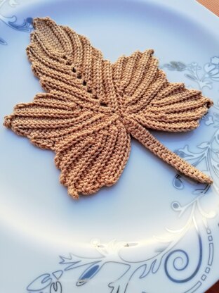 Crochet Halloween Fall maple leaf