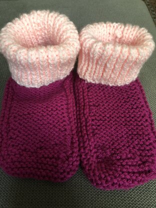 Cosy Slipper Socks - Knitting Pattern For Women in Debbie Bliss Cashmerino Chunky by Debbie Bliss