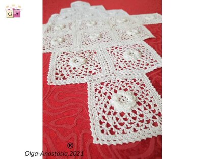 White openwork square runner