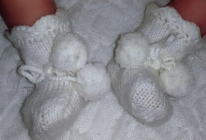 Baby ’Pom Pom’ Bonnet and Booties - 3 sizes