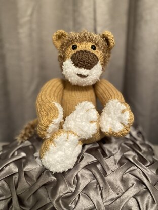 Lester Lion - pattern by Pat Alinejad