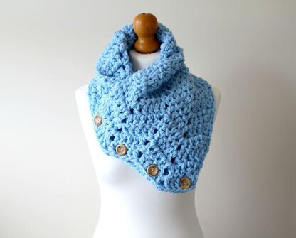 A05 Dahlia Cowl