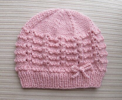 Hat in "Forest Berry" Stitch for a Lady