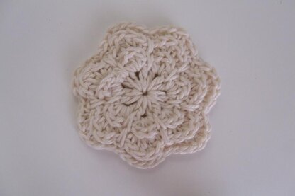 Knotted Knitlook Headband with Flower Trim