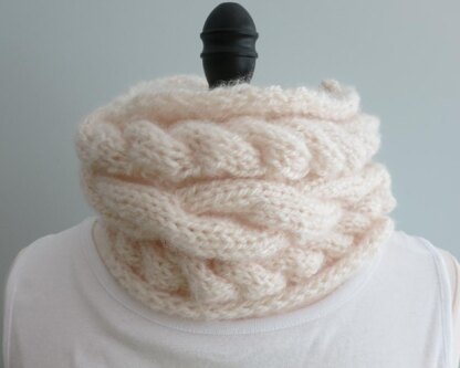 Larisa a Cowl with Three Cables