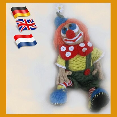 Little Clown Pipa amigurumi doll