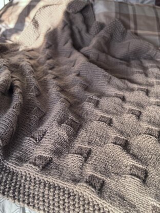 Easy Circle Illusion Knitted Blanket