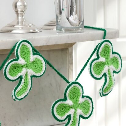 Lucky Shamrock Banner in Red Heart Super Saver Economy Solids - LW4070