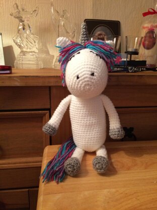 Eloise the unicorn - loads of them!!