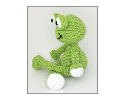 Amigurumi crochet Frog