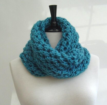 Chunky Cowl with open lattice pattern
