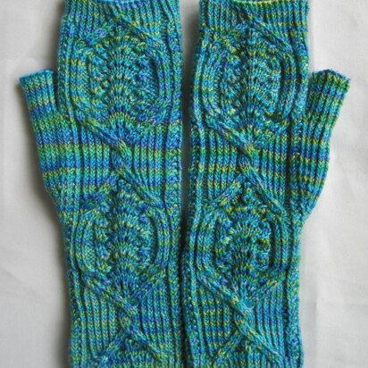 Kando Cabled Fingerless Mitts