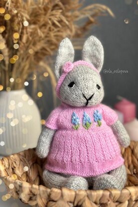 Knitting pattern Bunny in dress