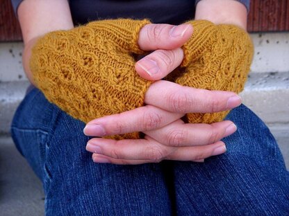 Honeycomb Twist Mitts