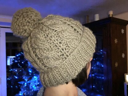 Super chunky bobble hat