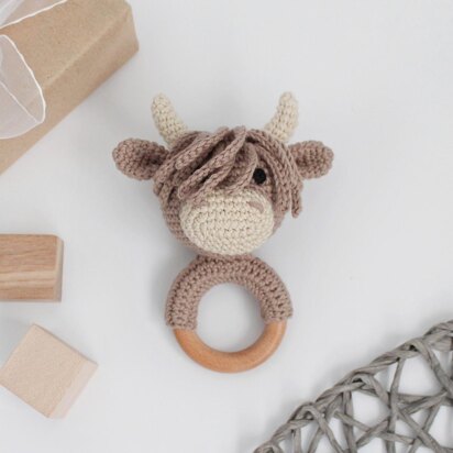 Highland cow baby rattle teether toy amigurumi crochet pattern