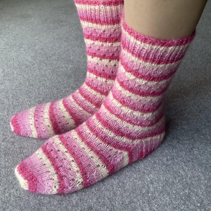 WOMEN’S SOCKS WITH THICKER HEELS, SOLES AND TOES