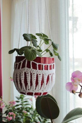 Twisted Plant Pot Cover
