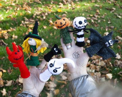 Halloween set decorations knitted flat