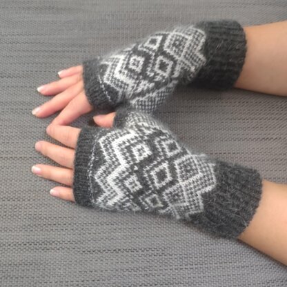 Supersoft Alpaca Geometric Mitts