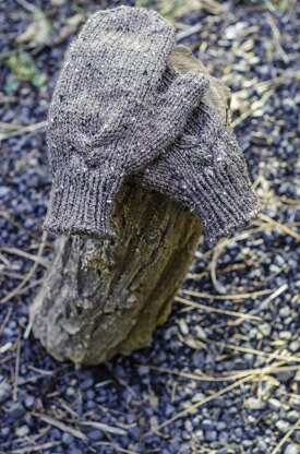 The Woodcutter's Daughter Mittens