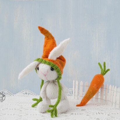 Knitted flat Easter Bunny and carrot