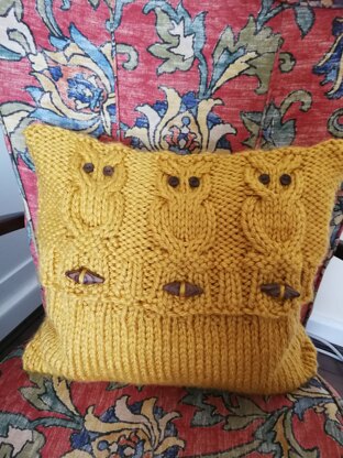 Chunky owl cushion
