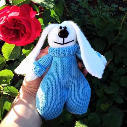 Knit bunny in overalls
