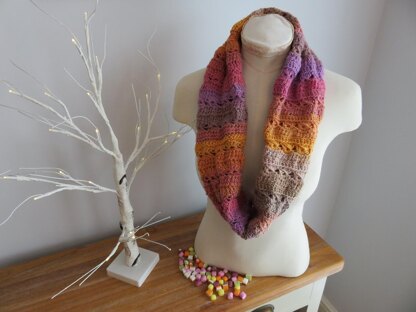 Dolly Mixture Sweetie Crochet Cowl