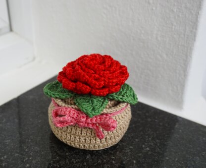 Crochet Pattern Flower in Pot!