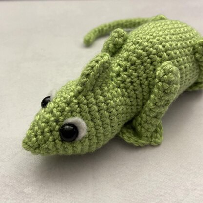 Clyde the Chameleon Amigurumi