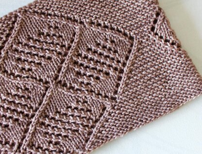 Lattice and Purl Cowl