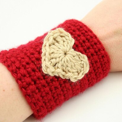 A05 Heart Cuff