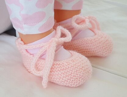 Ella - 4ply baby shoes with ankle tie