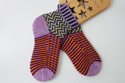 Geometric Groove Socks