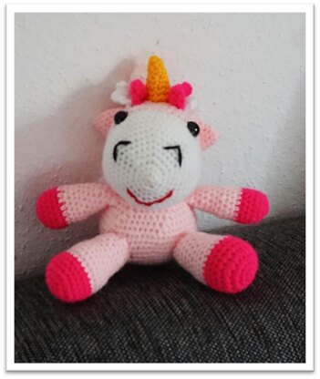 Crochet Pattern for the little Unicorn Pinky!