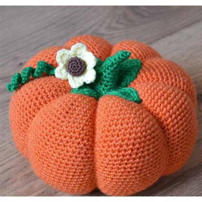 Crochet pumpkins. Harvest ornament. Farmhouse decor. Fall Autumn decoration.