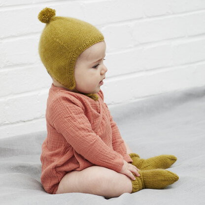 Lyra Bonnet & Socks - Knitting Pattern For Babies in Debbie Bliss Luna