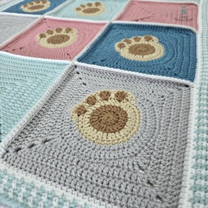 Puppy Pawprint Blanket - UK Terminology