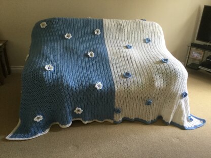 Sipply blue & white + little flowers blanket