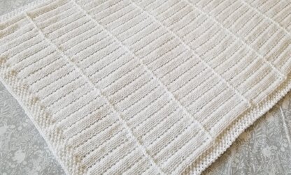 Tyra Baby Blanket in DK