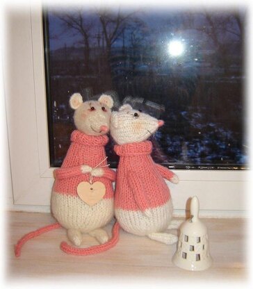 Toy knitting patterns, toy mice in love Valentine's, animal knit pattern Mouse